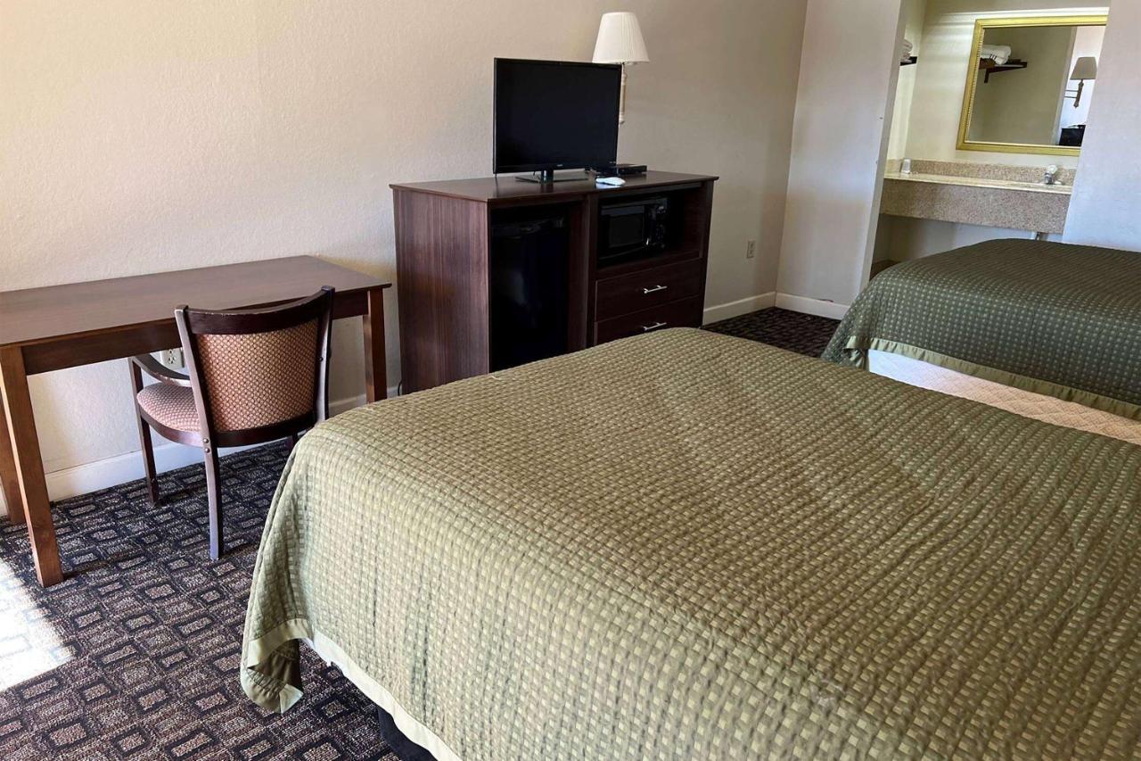 Days Inn & Suites By Wyndham Brewton Dış mekan fotoğraf